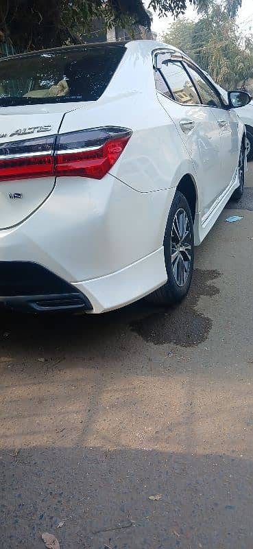 Toyota Corolla Altis 2018 4