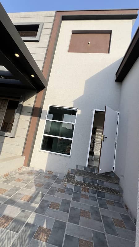 BRAND NEW 5 MARLA HOUSE FOR SALE IN VERY REASONABLE PRICE 12