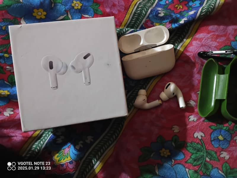 Airpods pro generation 1 with wireless Case 3