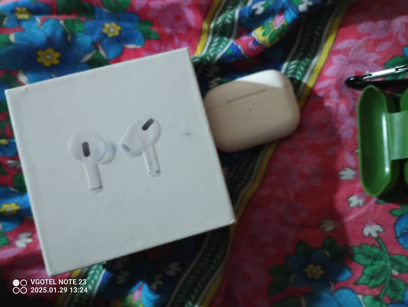 Airpods pro generation 1 with wireless Case 4