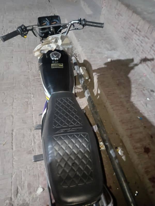 Honda 125 good condition only family use bike 1