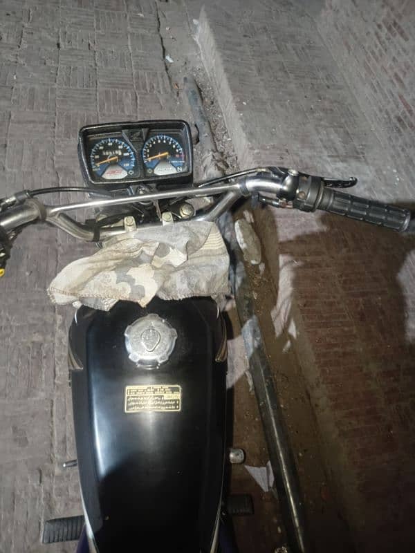 Honda 125 good condition only family use bike 3