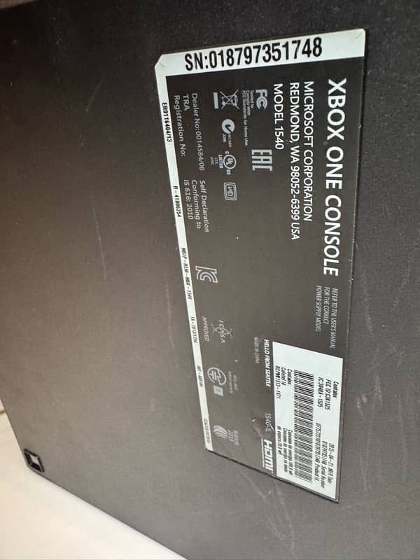 Xbox one with Kinect and 1 controller 7