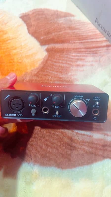 focusrite solo 2nd gen audio interface + monitor headphones 1