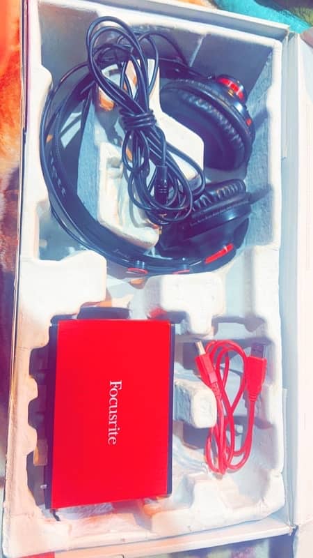 focusrite solo 2nd gen audio interface + monitor headphones 6