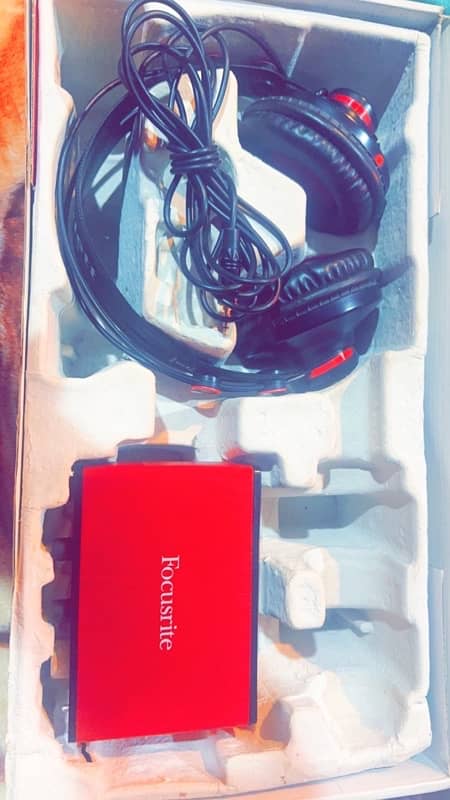 focusrite solo 2nd gen audio interface + monitor headphones 7