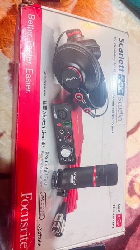 focusrite solo 2nd gen audio interface + monitor headphones 9