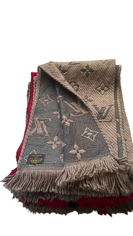 Louis Vuitton logomania 100%authentic scarfs and muffler 9