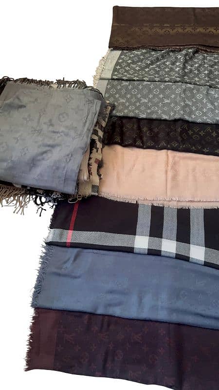 Louis Vuitton logomania 100%authentic scarfs and muffler 10