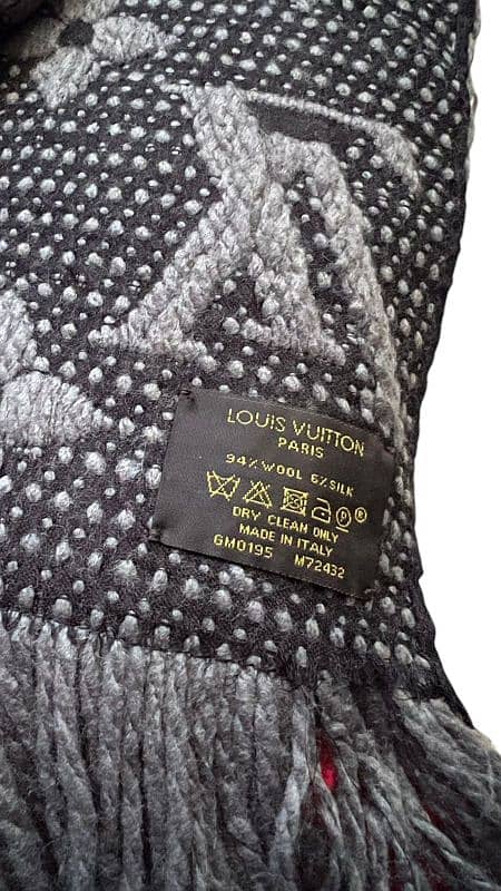 Louis Vuitton logomania 100%authentic scarfs and muffler 12