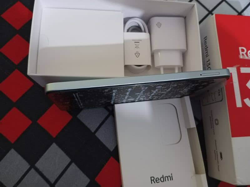 redmi 13c 10 by 10 hai 4