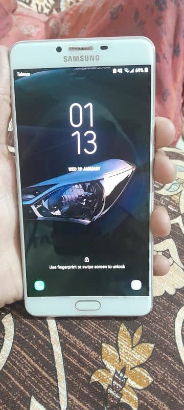 Samsung Galaxy c9 pro 0