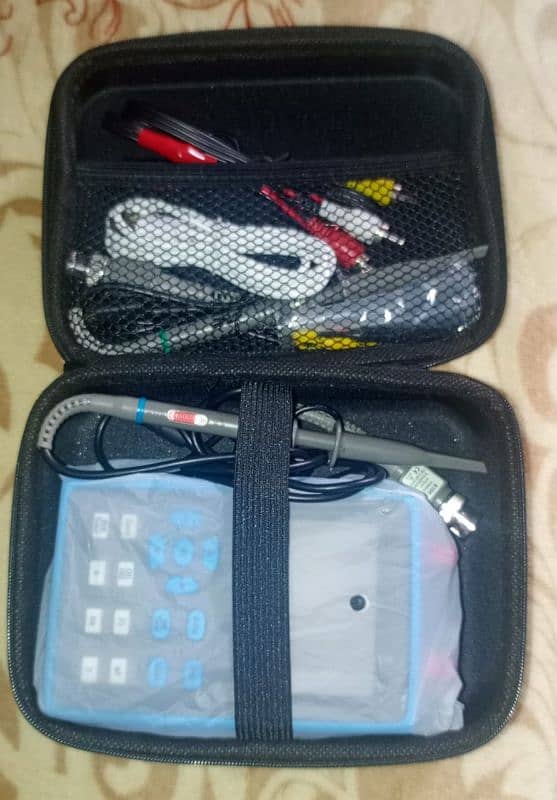 Digital oscilloscope and Functional signal generator 2