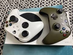 Xbox series s/White Color/Consoles/2Controllers/512Gb