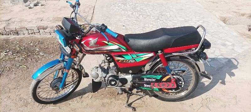 honda CD 70 bike 2022 model urgent for sale 0