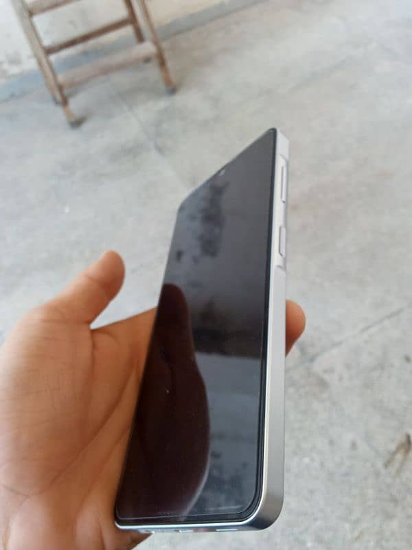 I am selling Samsung A06 condition 10/10 4