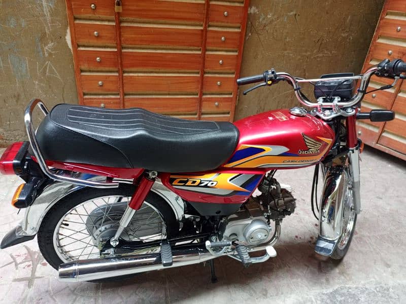 Honda 70 Bike 10 by 10 condition!! Tanki tappy laminated 1