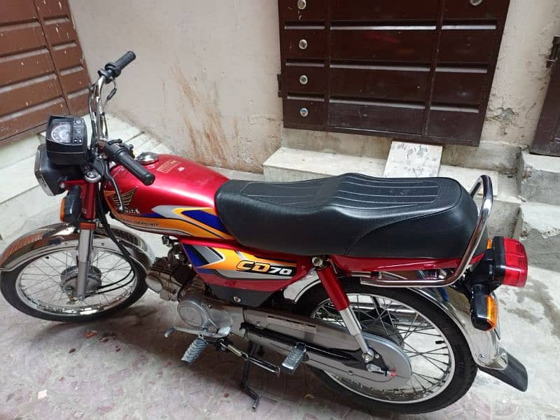 Honda 70 Bike 10 by 10 condition!! Tanki tappy laminated 3