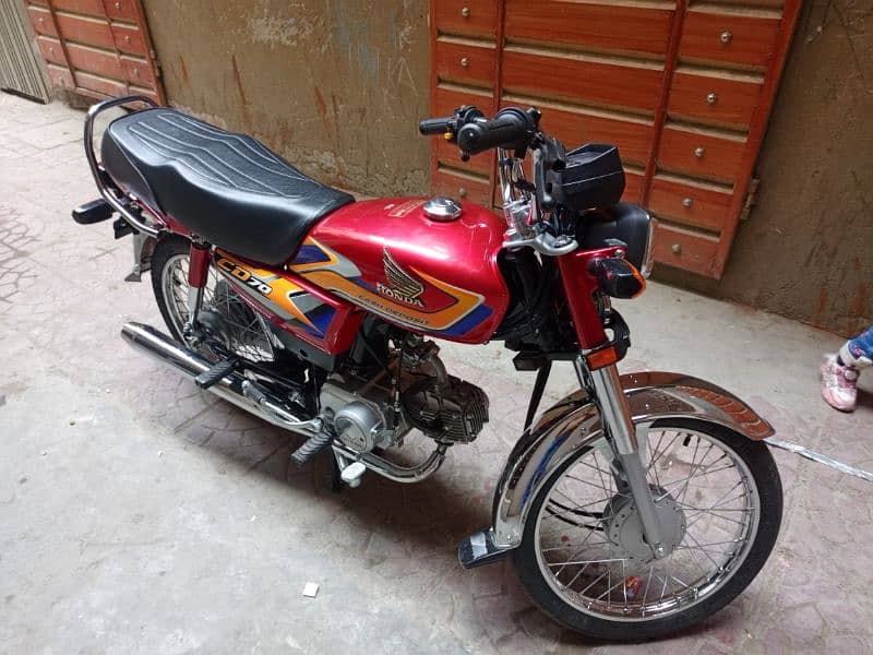 Honda 70 Bike 10 by 10 condition!! Tanki tappy laminated 4