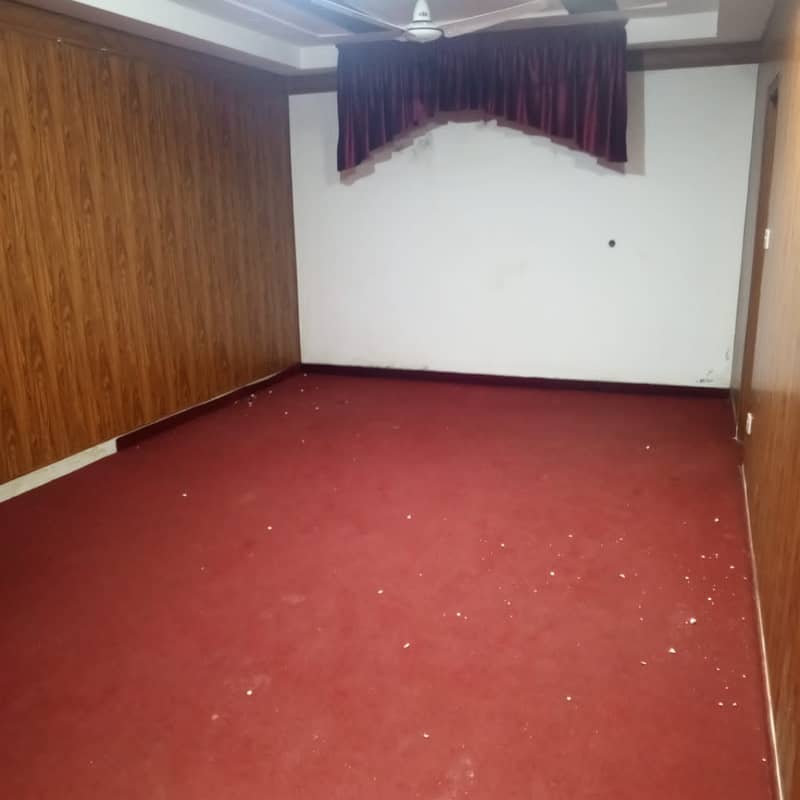 10 Marla Open Basement Portion For Rent In G-13/3 4