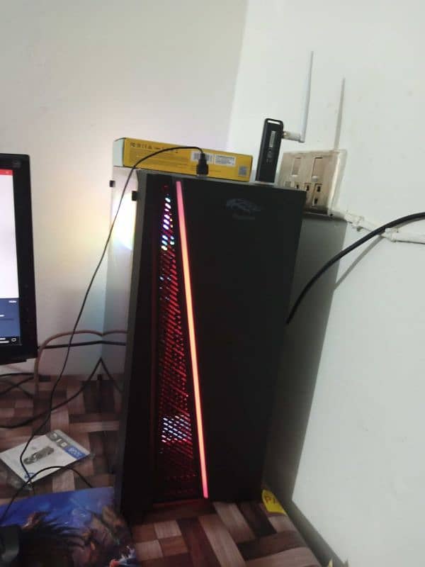 gameing PC only 5 month use 0