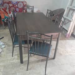 urgent cell dinning table if you interested call on 03142512608