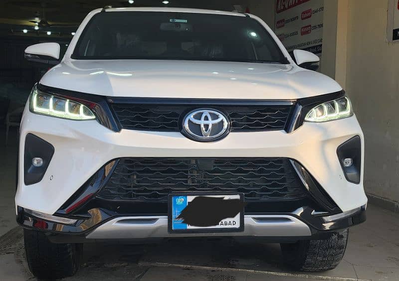 Toyota Fortuner Legender 2022/23 0