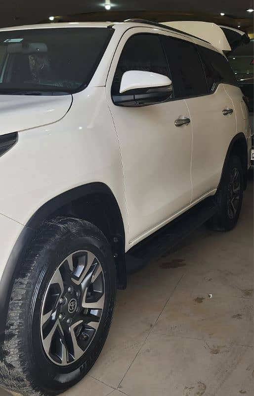 Toyota Fortuner Legender 2022/23 1