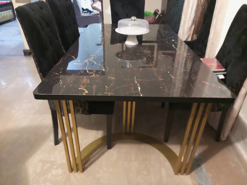 Dining table for sale in Lahore 0