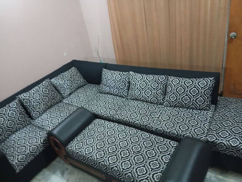 l-shaped sofa | white and black, enthusiastic design 9/10 1