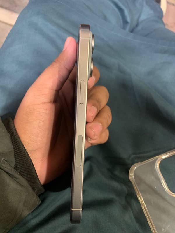 IPHONE 15 pro max natural titanium 3