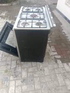 Corona Cooking Range with 5 Stoves for Sale – Excellent Condition!