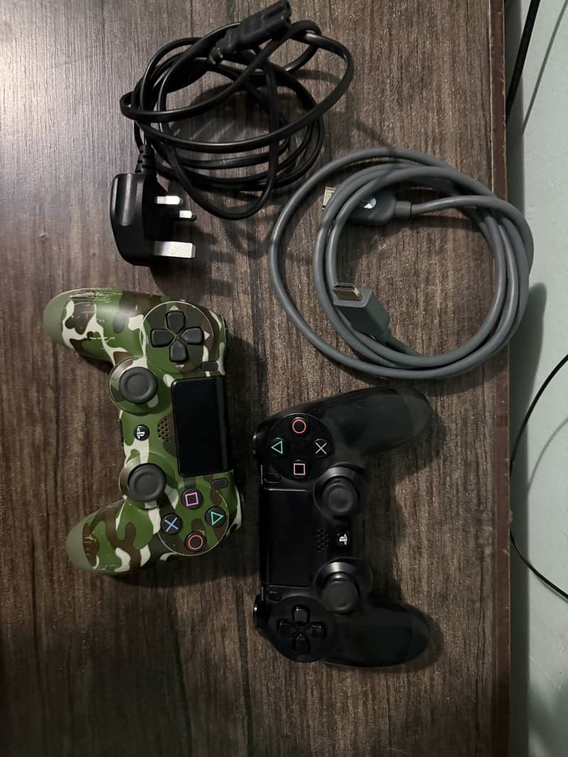 URGENT SALE PS4 SLIM 500GB WITH TWO CONTROLLER 1