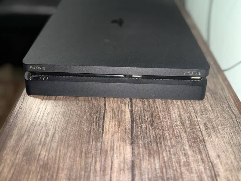 URGENT SALE PS4 SLIM 500GB WITH TWO CONTROLLER 3