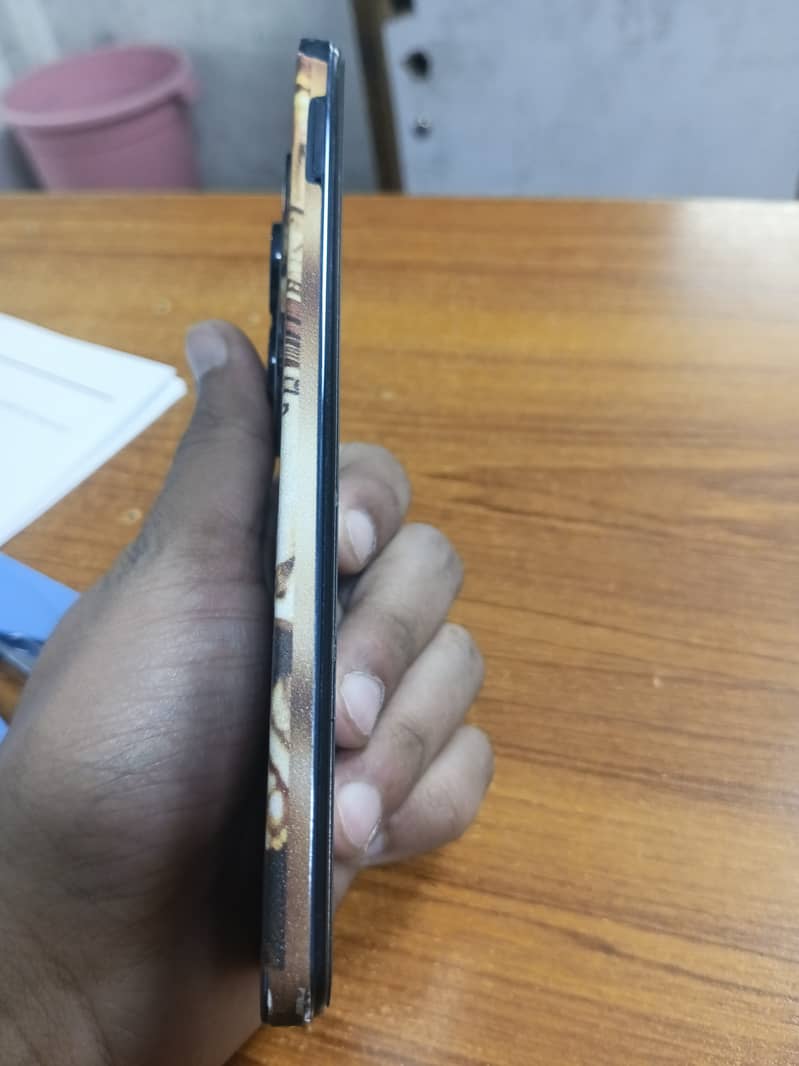 Infinix hot 40 pro with 10 months warranty 1