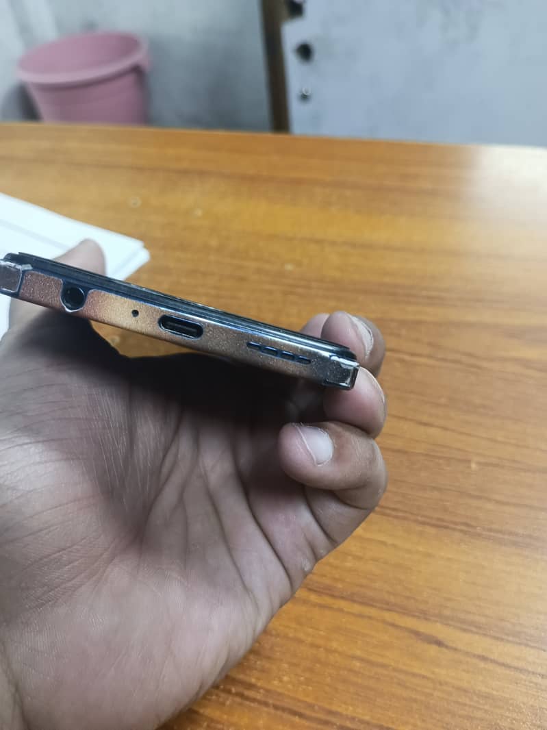 Infinix hot 40 pro with 10 months warranty 2