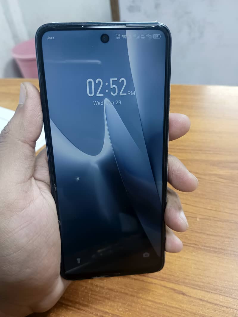 Infinix hot 40 pro with 10 months warranty 4