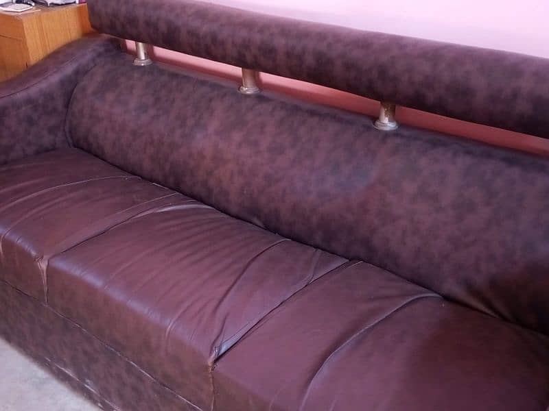 3 seater + 2 single seater- good condition sofa set 1