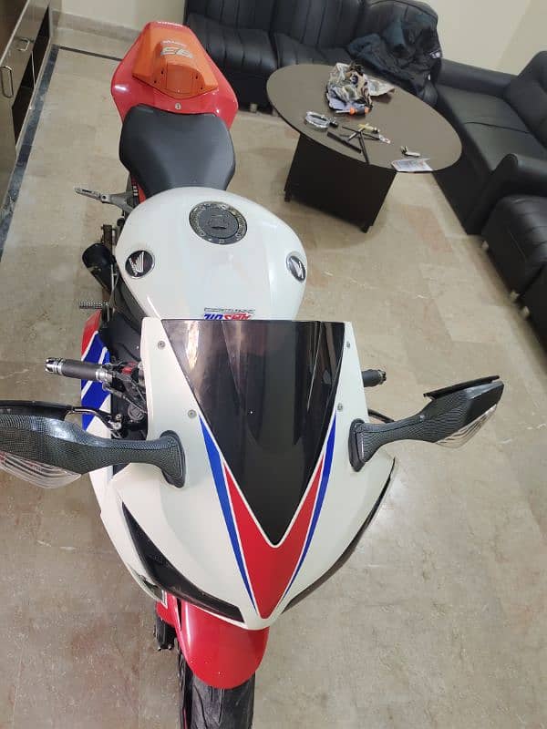 Honda CBR 1000 RR 6