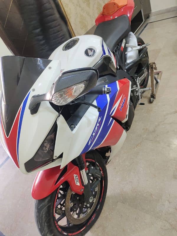 Honda CBR 1000 RR 7