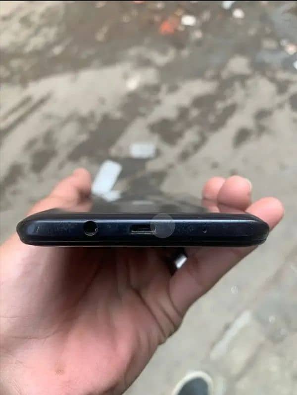 Infinix hot 9 play 4/64 storage with box urgent sale 5