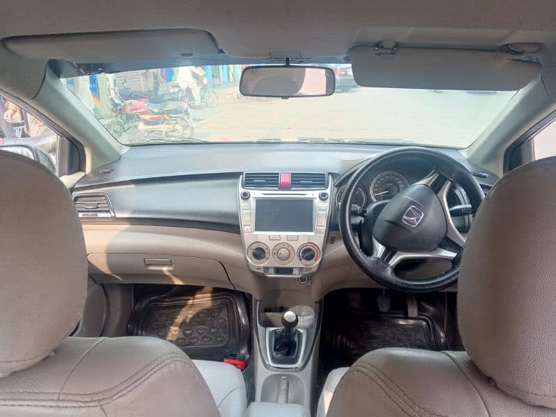 Honda City IVTEC 2015 Urgent sale Totally genuine, 4 Tyres same New 15