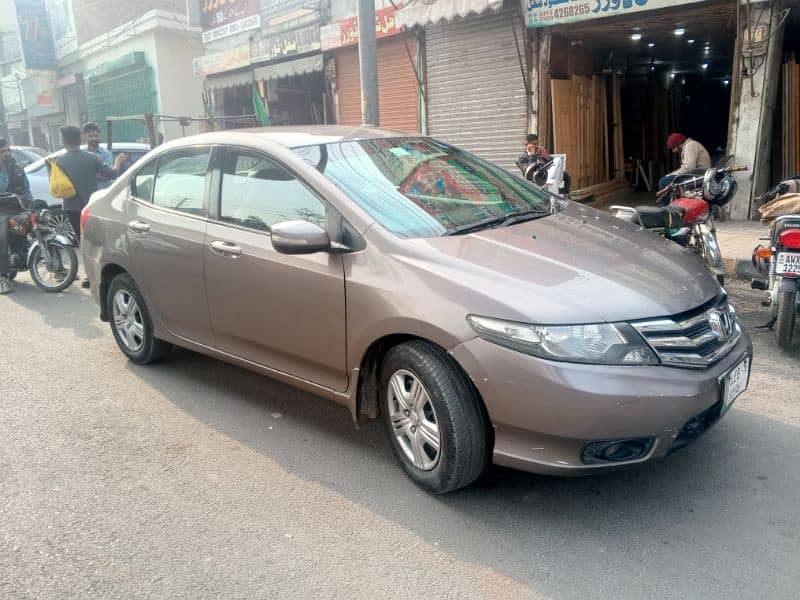 Honda City IVTEC 2015 Urgent sale Totally genuine, 4 Tyres same New 16