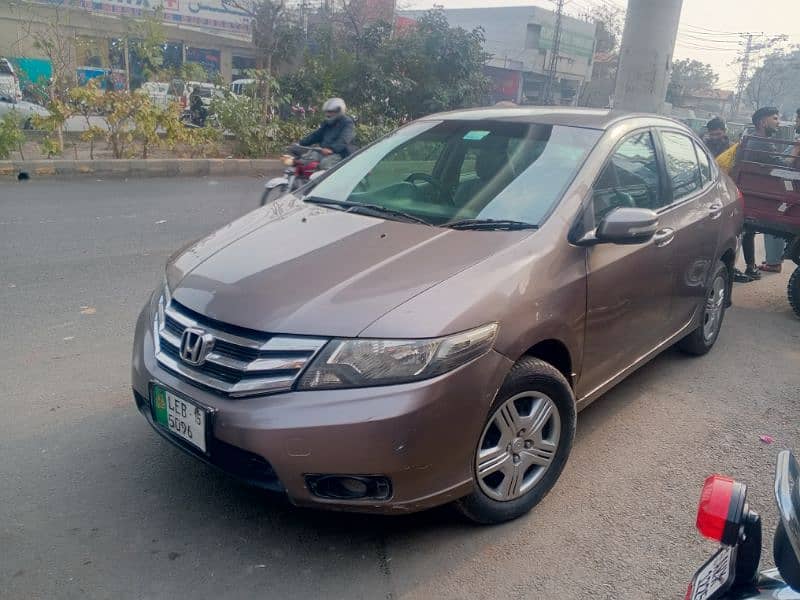 Honda City IVTEC 2015 Urgent sale Totally genuine, 4 Tyres same New 17