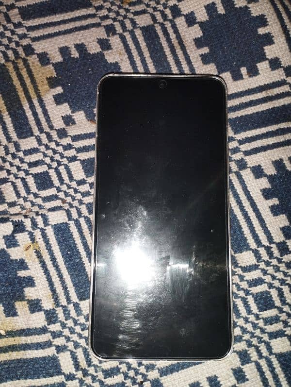 Samsung s22 8 256 non pta sim chal ha screen Mai line ha 1