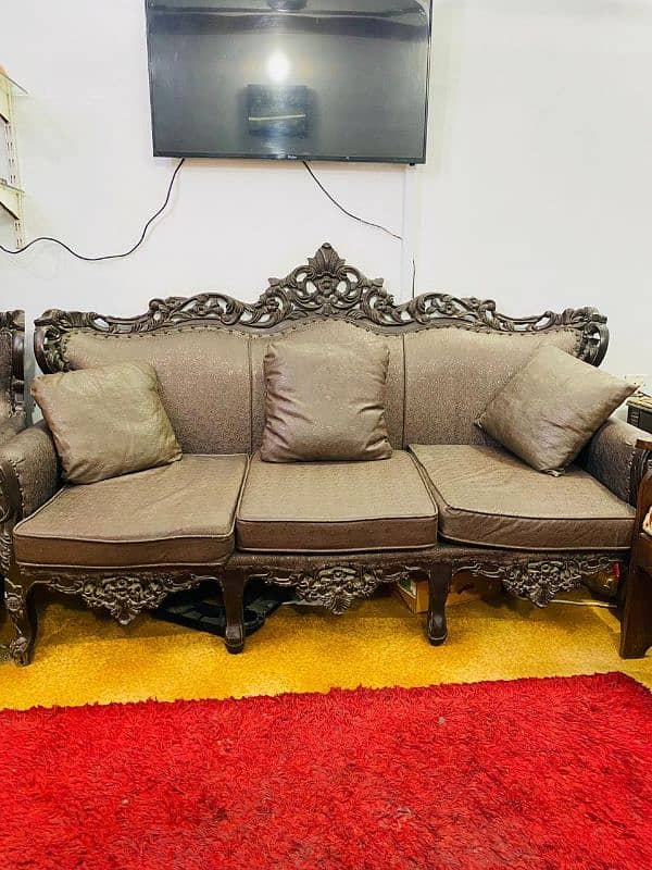 crown sofa set 0