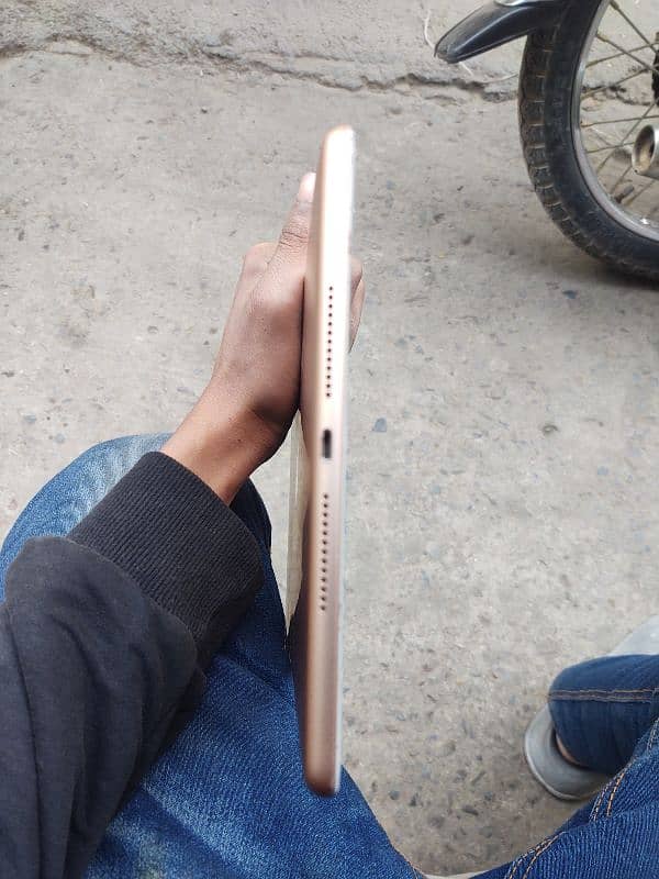 I pad 7series 32 gb rose gold 2