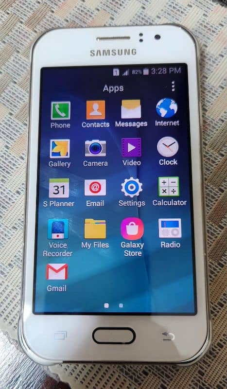 Samsung Galaxy J1 Ace 4