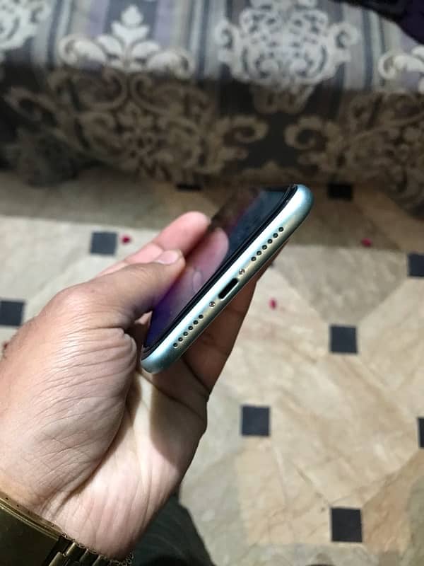 i Phone 11 Non PTA 64 GB 4