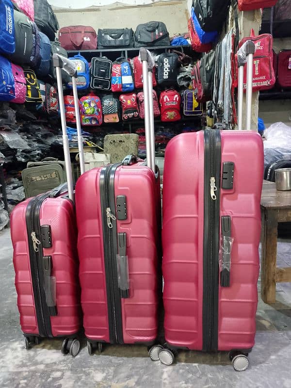 luggage bags new condition 10/10 3 piece 1